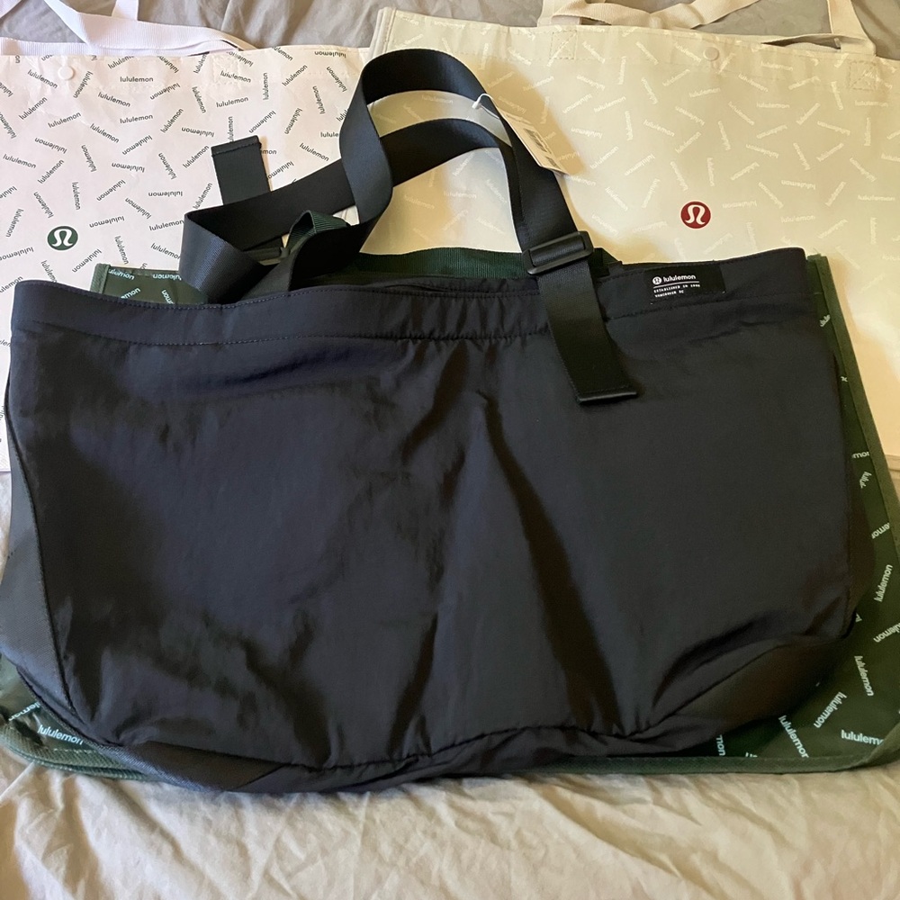 lululemon Clean Lines Tote Bag, 22 Liter, Black